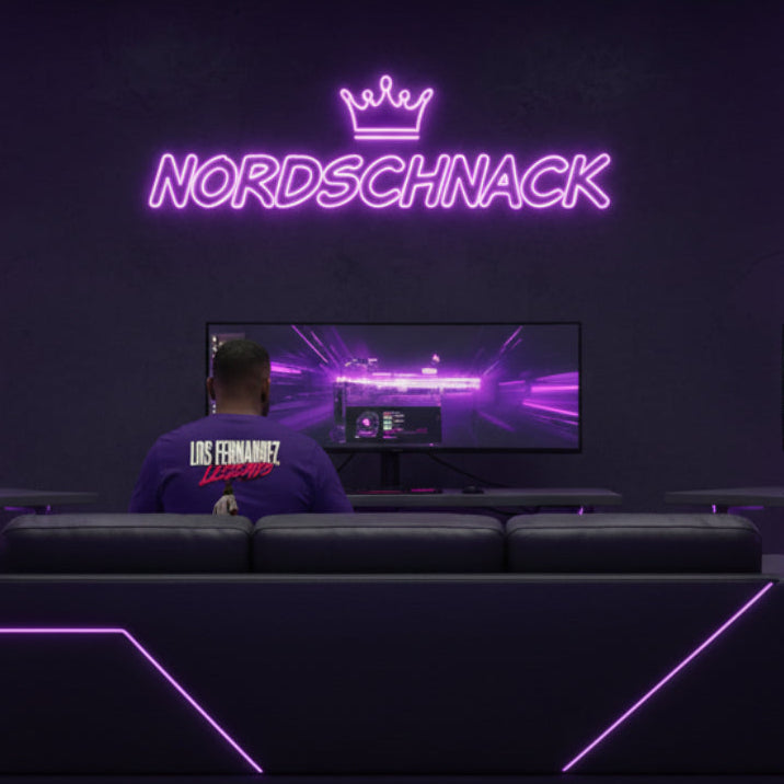 Oversized Shirt mit „Los Fernandez Legends“ Grafik und violettem Oldschool-Auto. team purple back
