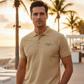 Weißes Ocean Drive Leisure Club Premium Polo Shirt von Nordschnack mit sommerlichem Coastal-Style und feinem Brustprint, beige
