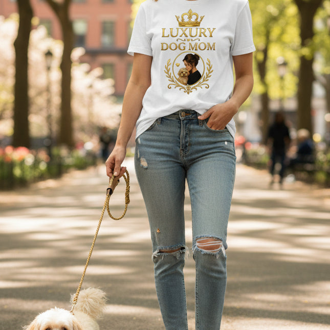 Luxury Dog Mom – Edles Damen T‑Shirt